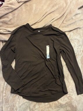 💰5/$10 NWT SO Long Sleeve Crew Neck Top in Dark Brown